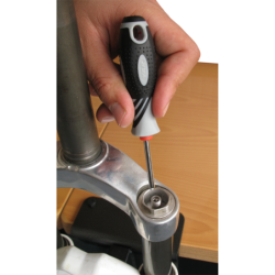 Valve core extractor for Schrader valves