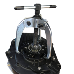 Extractor for Bosch engine case