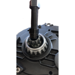 Extractor for Bosch engine case