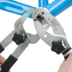 Professional pin spanner for most adjusting BB cups