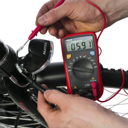 Auto ranging digital multimeter